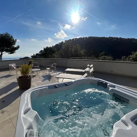 Eze Villa